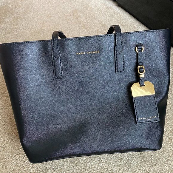 Marc Jacobs Handbags - LIKE NEW Marc Jacobs Luggage Tag Tote Bag